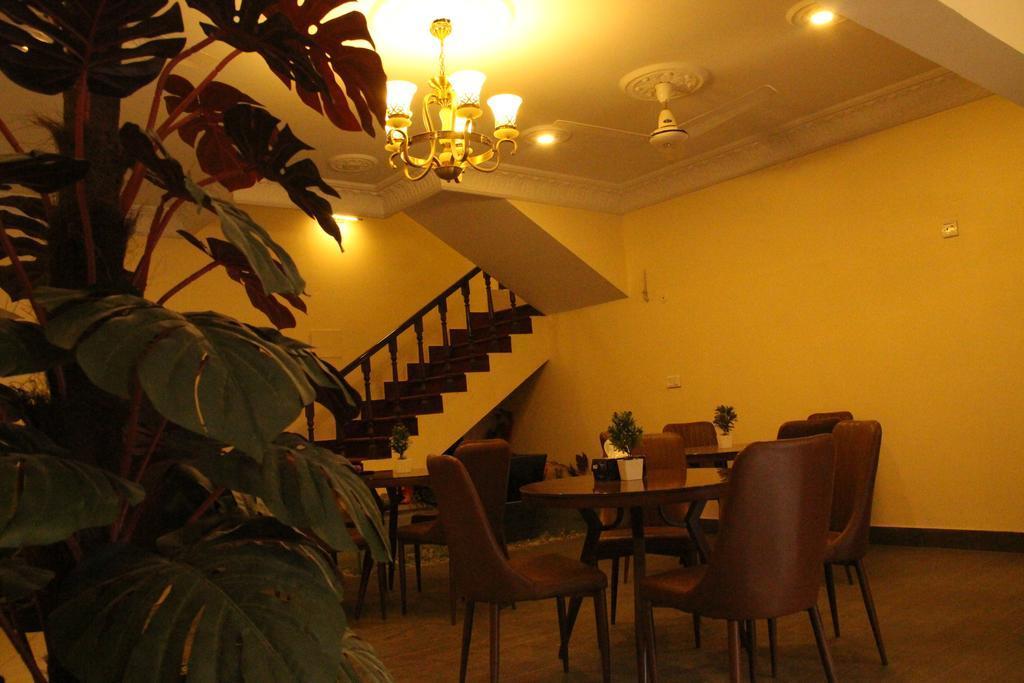 Luxury Inn Karachi Ngoại thất bức ảnh