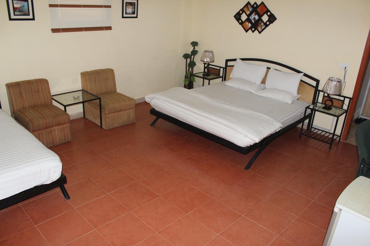 Luxury Inn Karachi Ngoại thất bức ảnh
