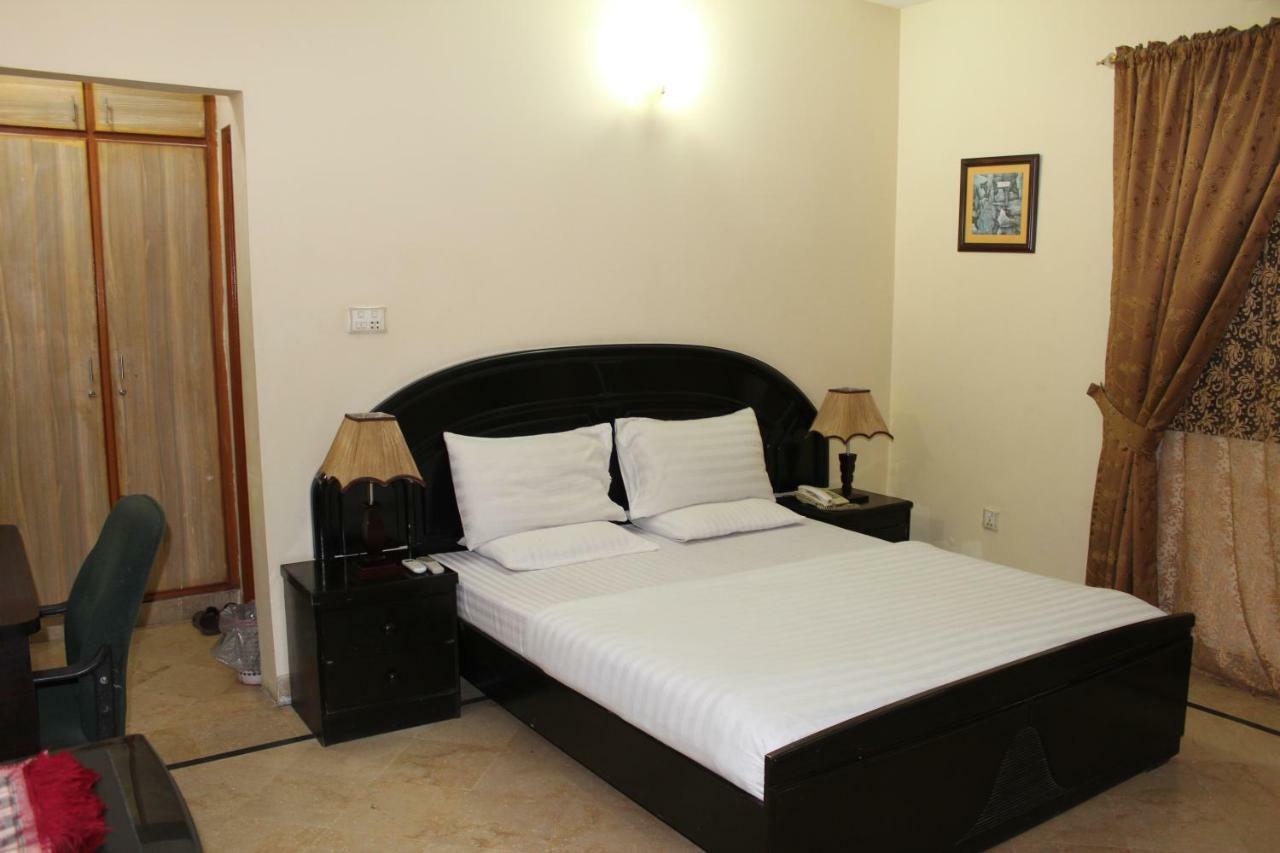 Luxury Inn Karachi Ngoại thất bức ảnh