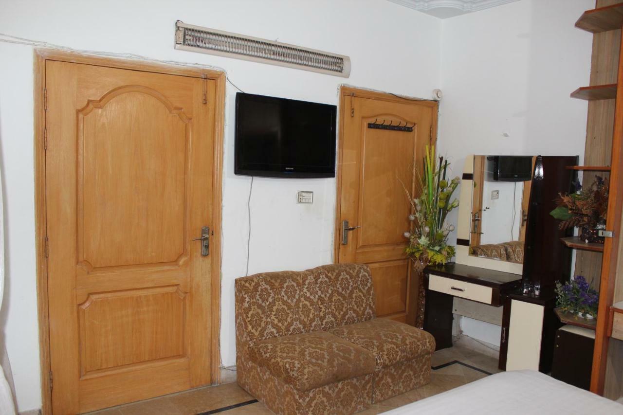 Luxury Inn Karachi Ngoại thất bức ảnh