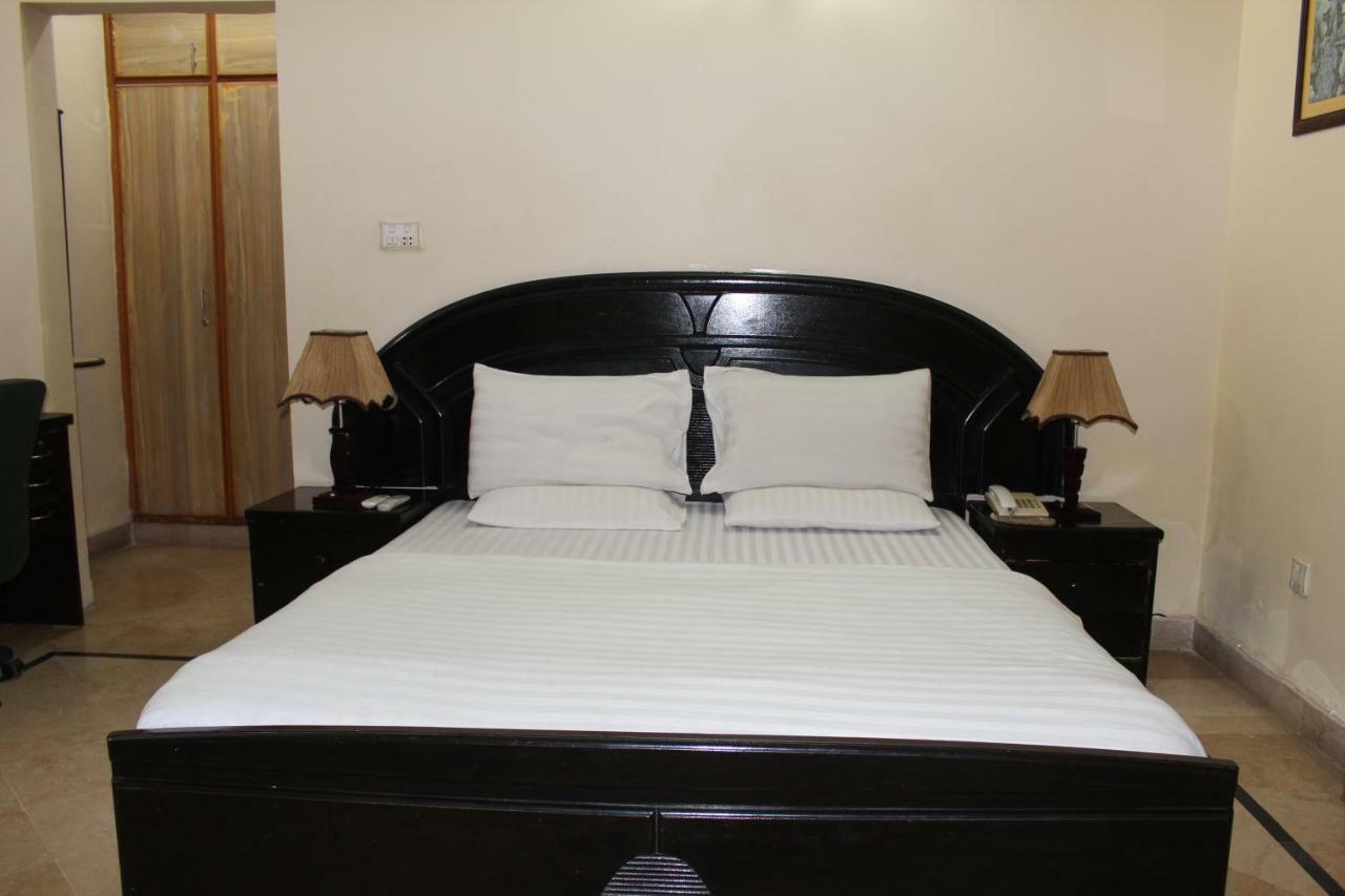 Luxury Inn Karachi Ngoại thất bức ảnh