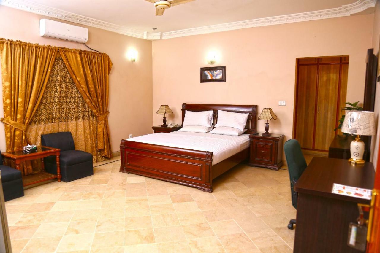Luxury Inn Karachi Ngoại thất bức ảnh