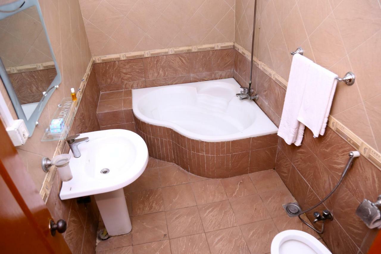 Luxury Inn Karachi Ngoại thất bức ảnh
