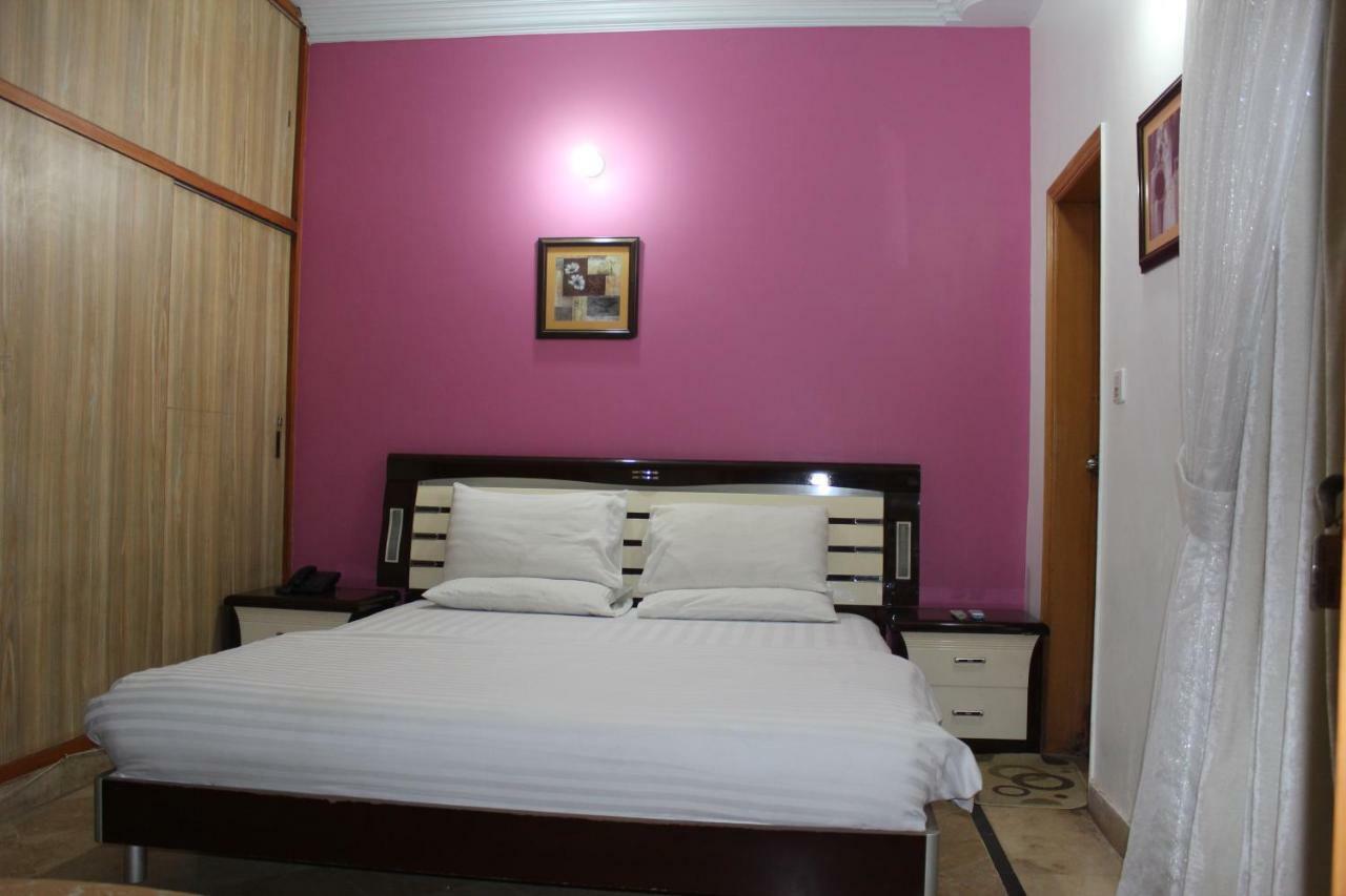 Luxury Inn Karachi Ngoại thất bức ảnh