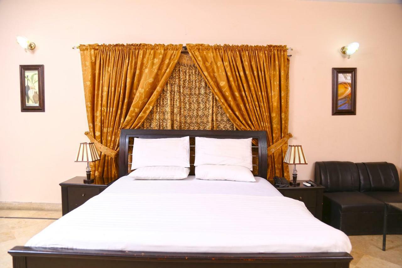 Luxury Inn Karachi Ngoại thất bức ảnh